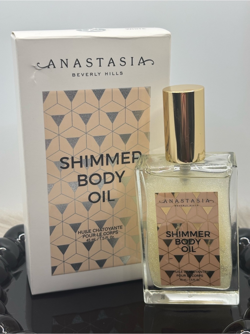 Anastasia Beverly Hills Shimmer Body Oil in white